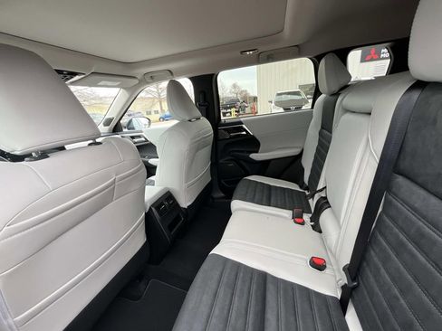 New 2026 Mitsubishi Outlander SE FWD image 13