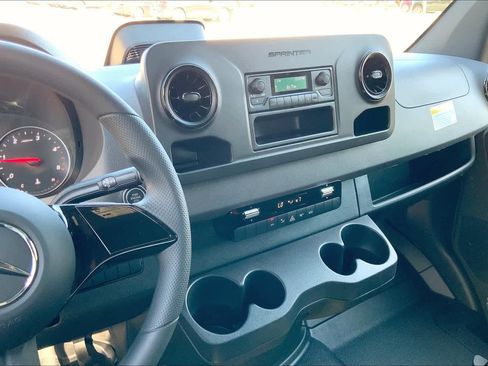 Used 2025 Mercedes-Benz Sprinter 2500 image 6