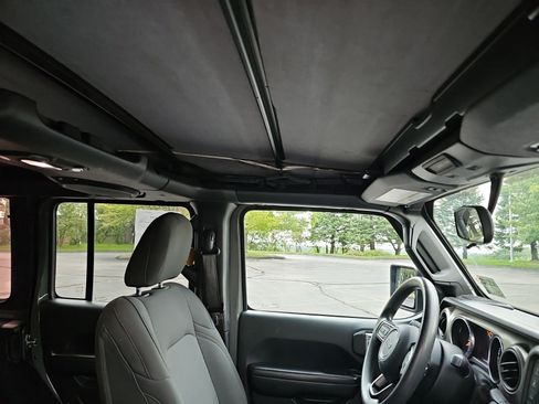 Used 2018 Jeep Wrangler Unlimited Sport AWD/4WD image 13