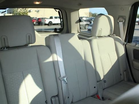 Used 2010 Ford Expedition XLT image 9