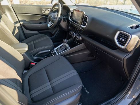 Used 2024 Hyundai Venue SEL image 31