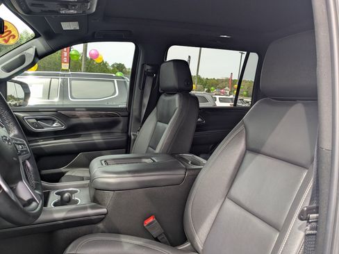 Used 2024 Chevrolet Suburban Z71 w/ Luxury Package image 14