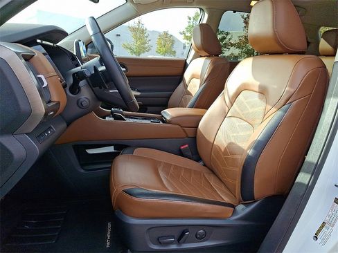 Used 2023 Nissan Pathfinder Platinum image 17