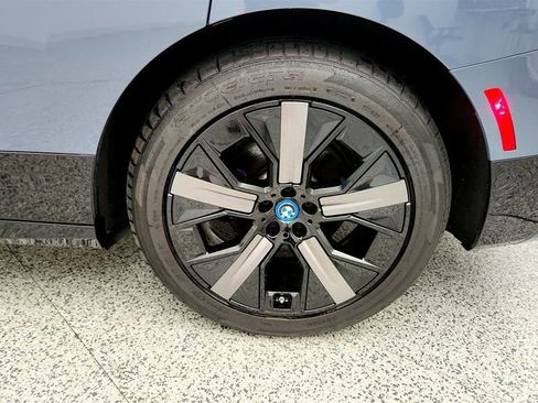 Used 2024 BMW iX xDrive50 w/ Premium Package AWD/4WD image 9
