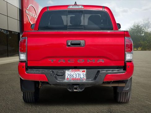 Used 2022 Toyota Tacoma TRD Off-Road w/ Technology Package AWD/4WD image 8