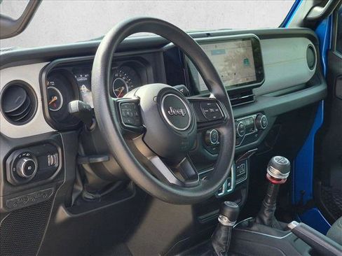 Used 2025 Jeep Wrangler Sport AWD/4WD image 9