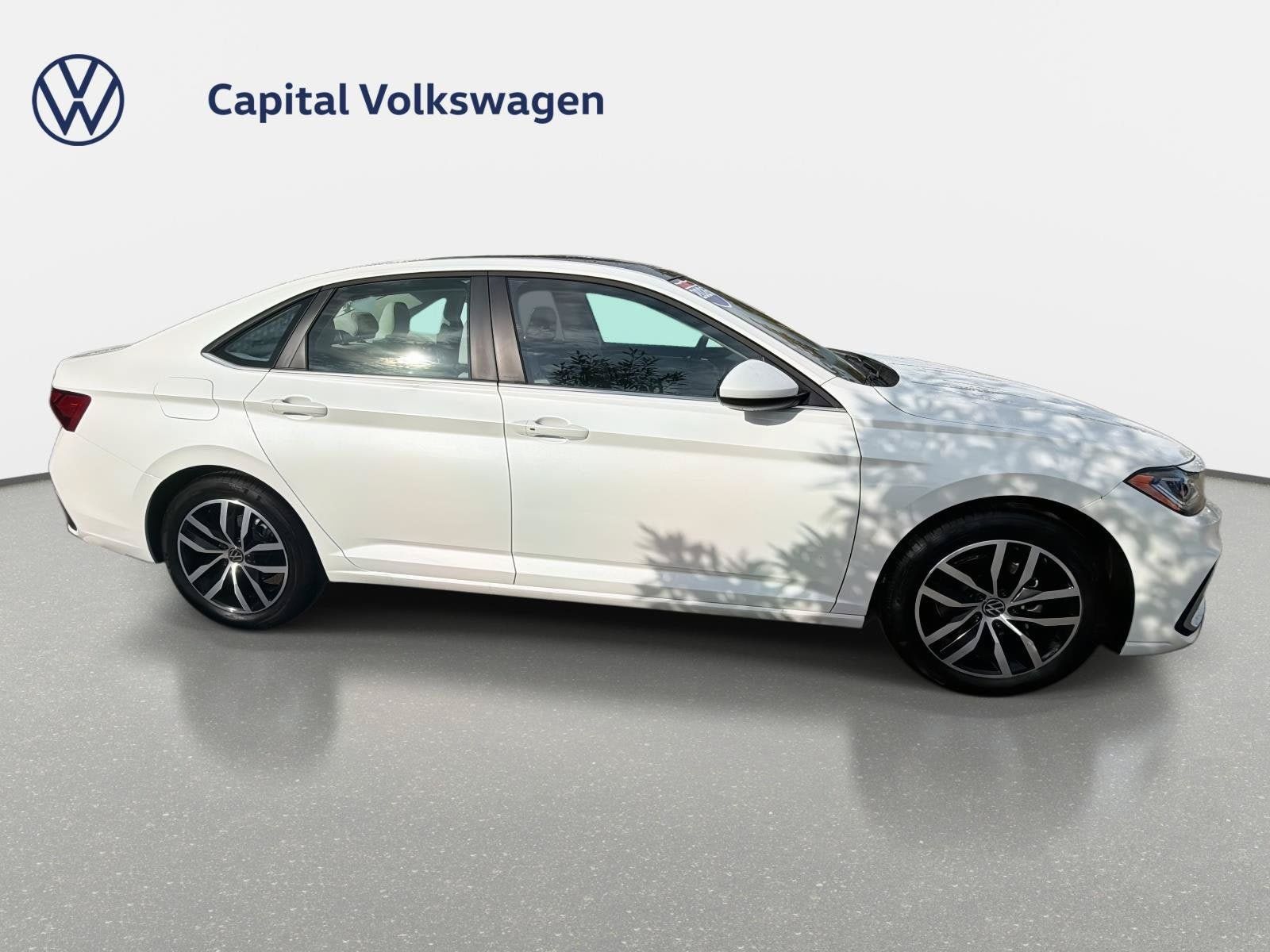 Used 2026 Volkswagen Jetta SE FWD image 4