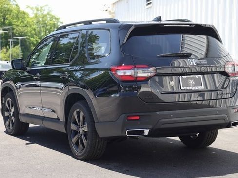 New 2025 Honda Pilot Black Edition image 9