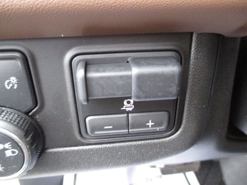 Used 2023 Chevrolet Tahoe High Country w/ Advanced Technology Package image 19