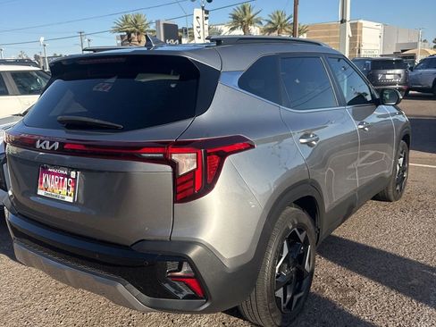 Used 2025 Kia Seltos EX FWD image 6