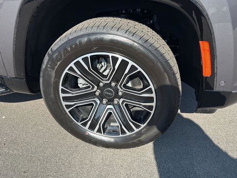 New 2026 Jeep Grand Wagoneer 4WD image 9