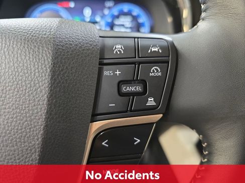 Certified 2025 Toyota Crown Limited image 22