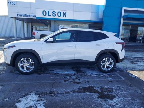 New 2026 Chevrolet Trax LS w/ LS Convenience Package image 2