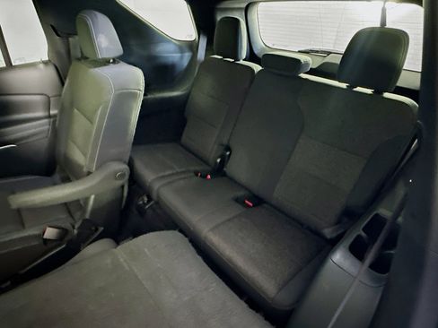 Used 2024 Chevrolet Traverse LT FWD image 29