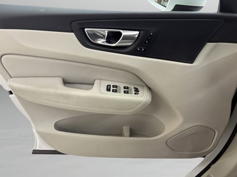 Used 2022 Volvo XC60 B5 Momentum image 26