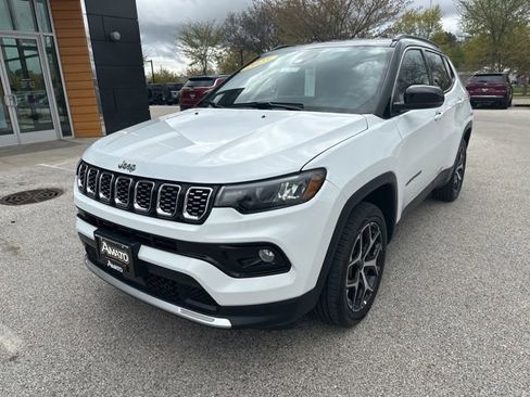 Used 2025 Jeep Compass Limited AWD/4WD image 2