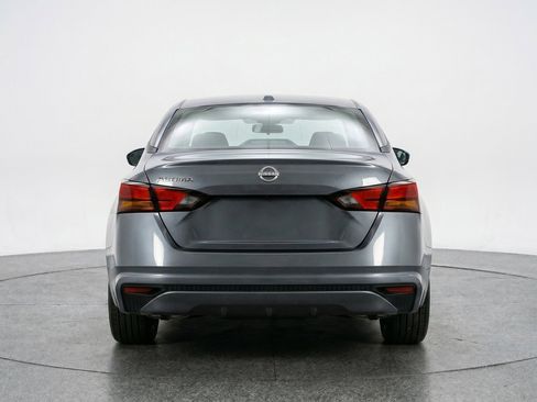 Used 2025 Nissan Altima 2.5 SV FWD image 7