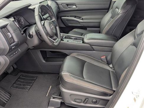 Certified 2024 Nissan Pathfinder SL FWD image 11