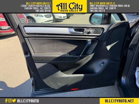 Used 2016 Volkswagen Touareg Sport image 13