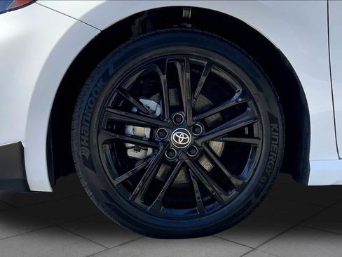 Used 2025 Toyota Camry SE FWD image 11