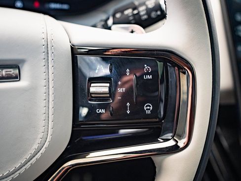 Used 2025 Land Rover Range Rover Sport Dynamic SE image 27