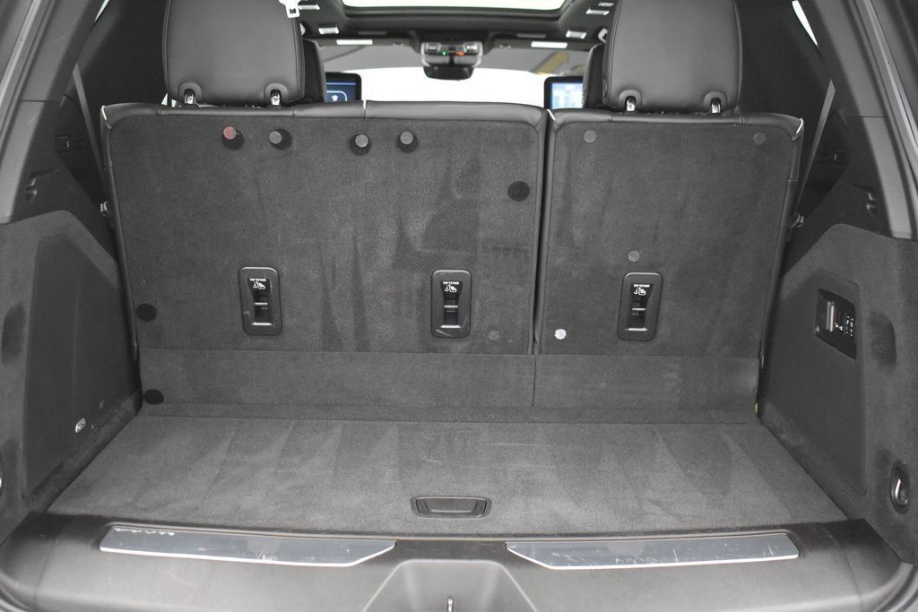Used 2021 Cadillac Escalade Sport w/ Driver Assist Tech Package AWD/4WD image 33