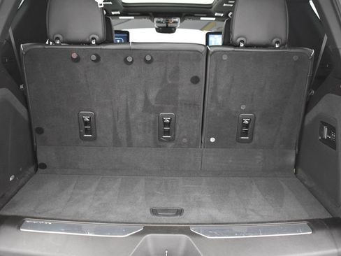 Used 2021 Cadillac Escalade Sport w/ Driver Assist Tech Package AWD/4WD image 33
