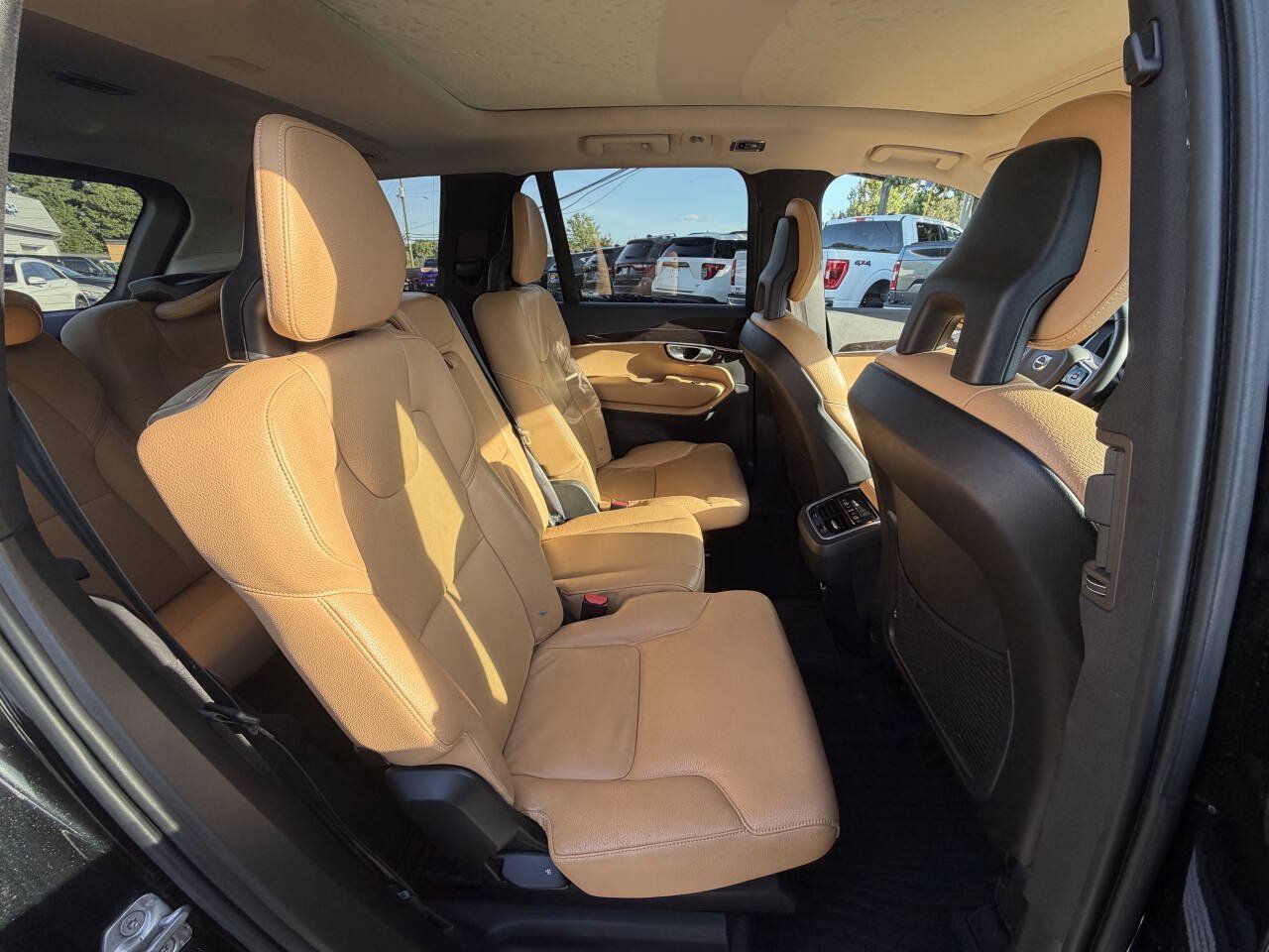 Used 2016 Volvo XC90 T6 Momentum w/ Momentum Plus Package AWD/4WD image 9