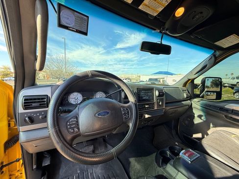 Used 2006 Ford F350 Lariat image 11