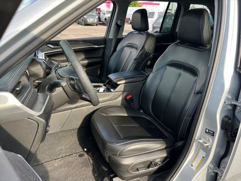 Certified 2023 Jeep Grand Cherokee Limited w/ Black Appearance Package AWD/4WD image 18