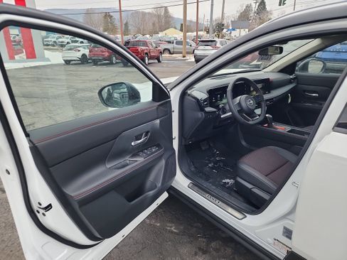 New 2026 Nissan Kicks SR w/ SR Premium Package AWD/4WD image 10