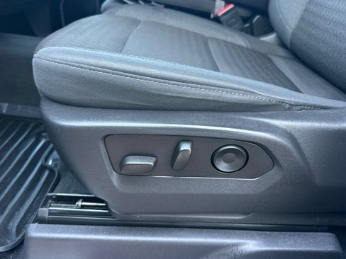 Used 2025 Chevrolet Silverado 1500 LT RWD image 13