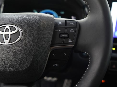 Used 2025 Toyota Camry SE image 24