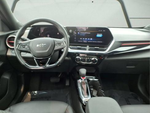Certified 2024 Chevrolet Trax RS w/ Sunroof Package FWD image 10