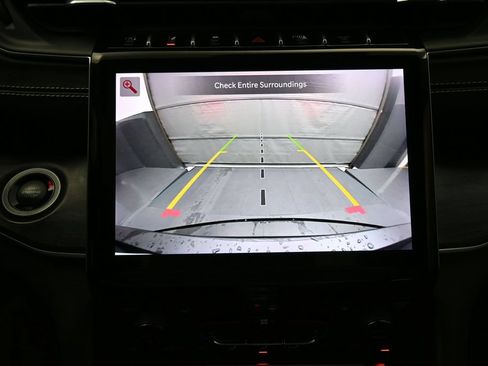 Used 2023 Jeep Grand Cherokee L Limited RWD image 11