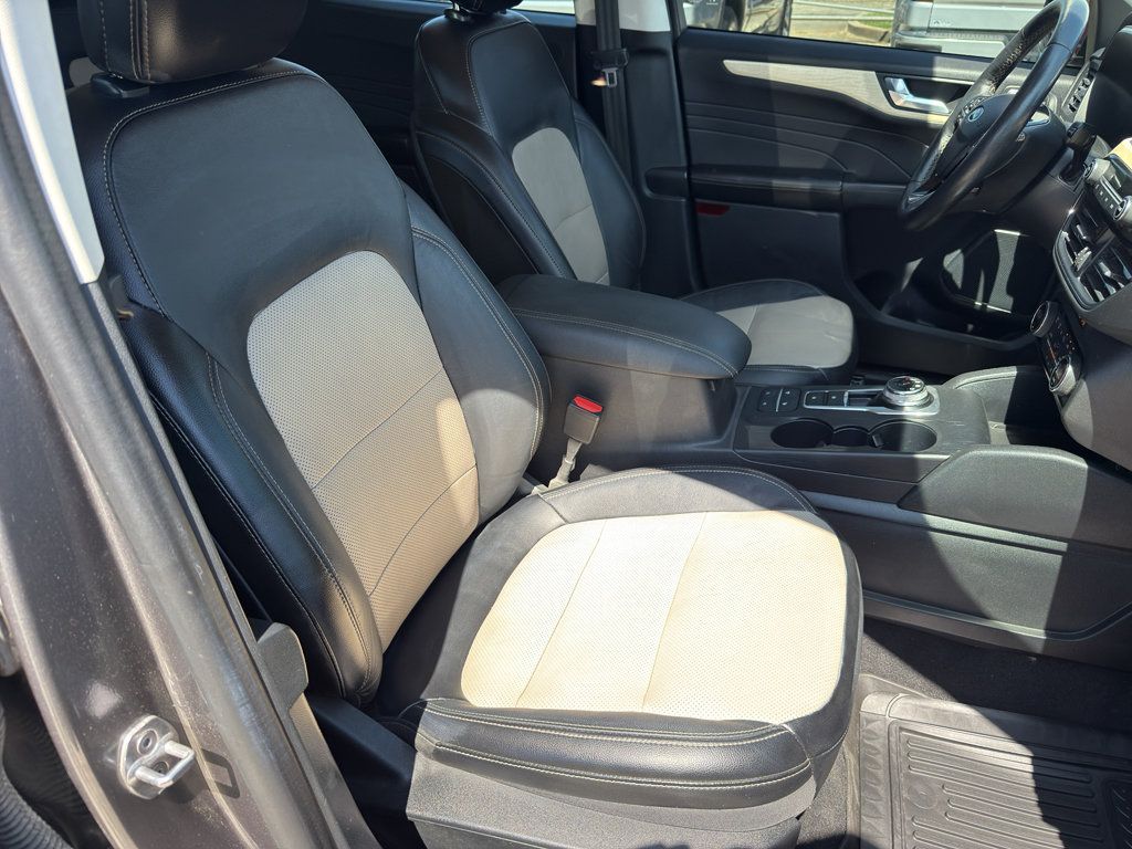 Used 2021 Ford Escape Titanium w/ Titanium Elite Package AWD/4WD image 11