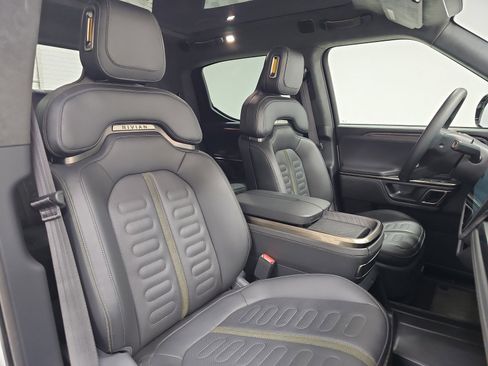 Used 2022 Rivian R1T Adventure image 23