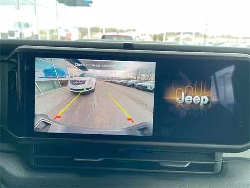 Used 2024 Jeep Gladiator Sport image 14