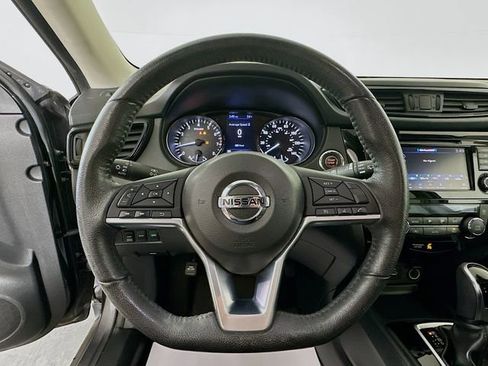 Used 2019 Nissan Rogue SV image 12