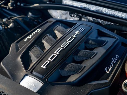 Used 2018 Porsche Macan Turbo image 28