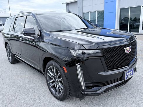 Used 2023 Cadillac Escalade ESV Sport Platinum AWD/4WD image 3