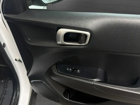 Used 2021 Hyundai Venue SE w/ Cargo Package FWD image 18