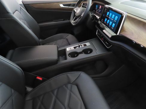 New 2026 Volkswagen Atlas SE FWD image 25