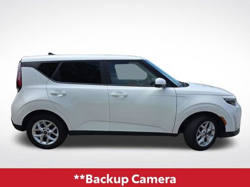 Used 2025 Kia Soul LX w/ LX Technology Package FWD image 4