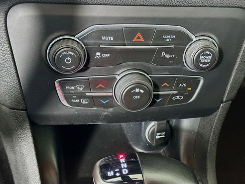 Used 2020 Dodge Charger SXT RWD image 15