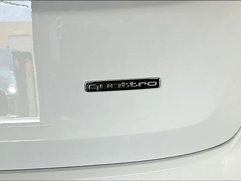 Used 2022 Audi Q7 Premium Plus image 11