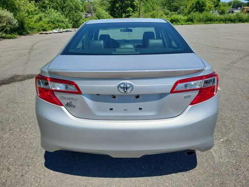 Used 2014 Toyota Camry SE FWD image 6