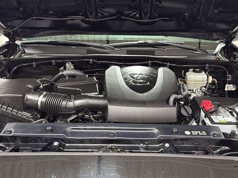 Used 2017 Toyota Tacoma TRD Off-Road w/ Premium & Technology Package image 25