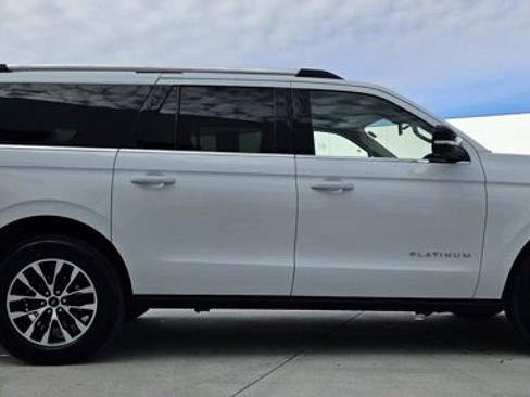 Used 2025 Ford Expedition Max Platinum image 6