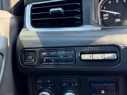 Used 2021 GMC Yukon Denali w/ Denali Ultimate Package AWD/4WD image 22